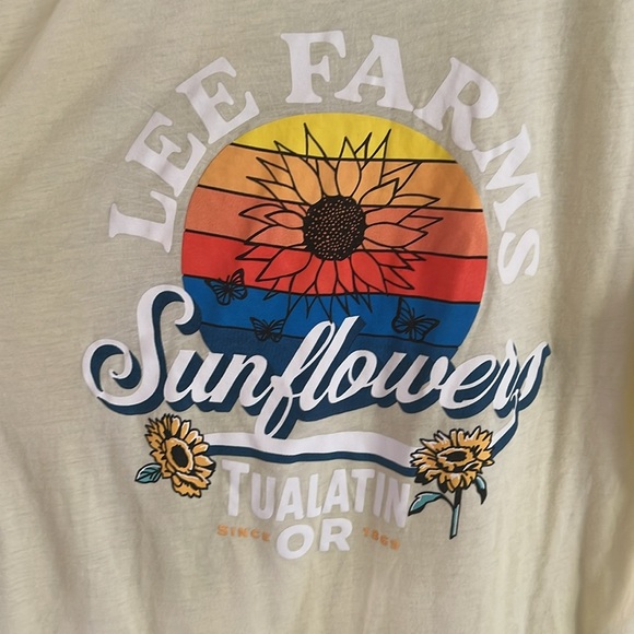 Lee Family Farms Women’s Soft Yellow Tee with Graphic Canvas Cotton Large - Picture 5 of 9